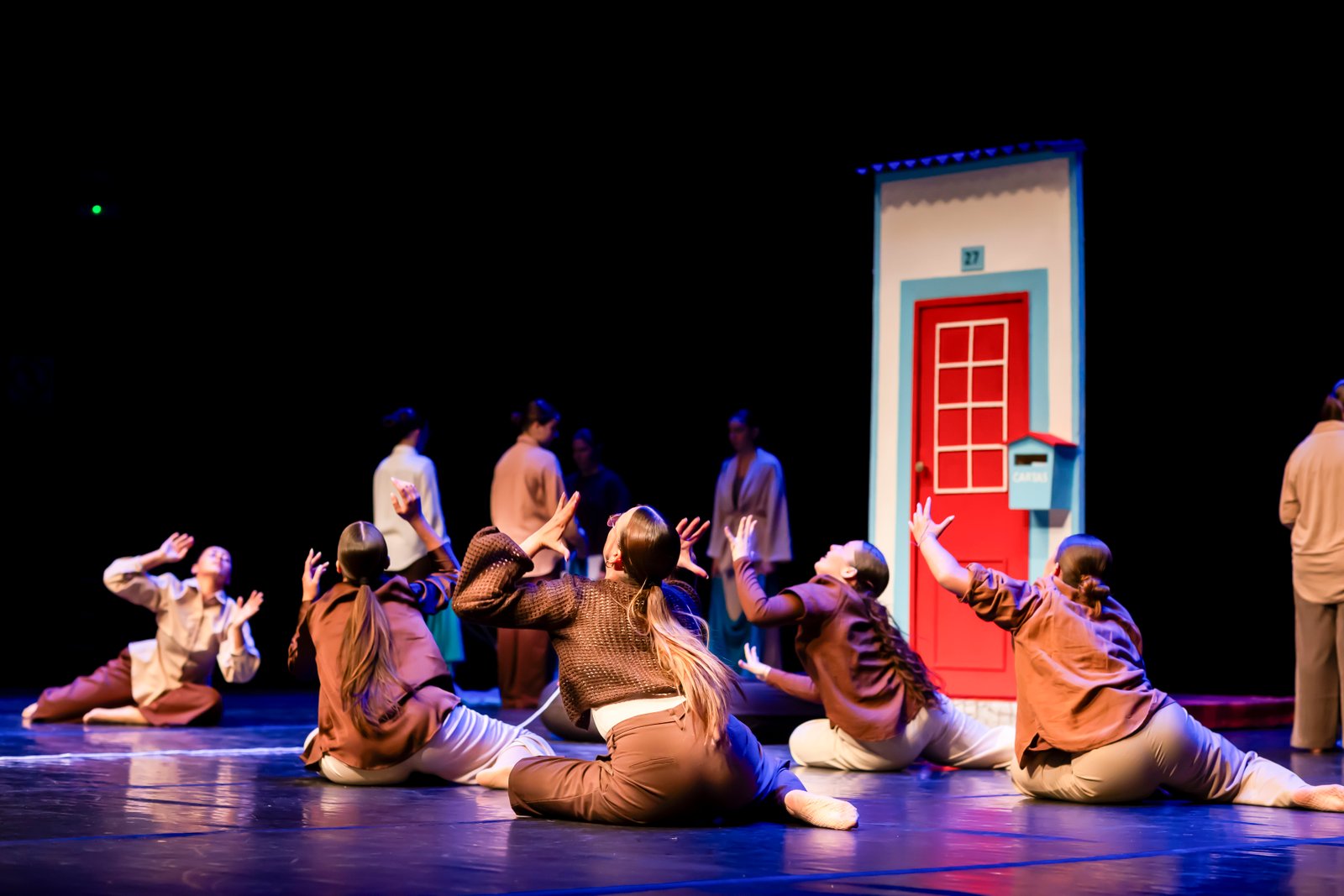 Grupo infantil em apresentação